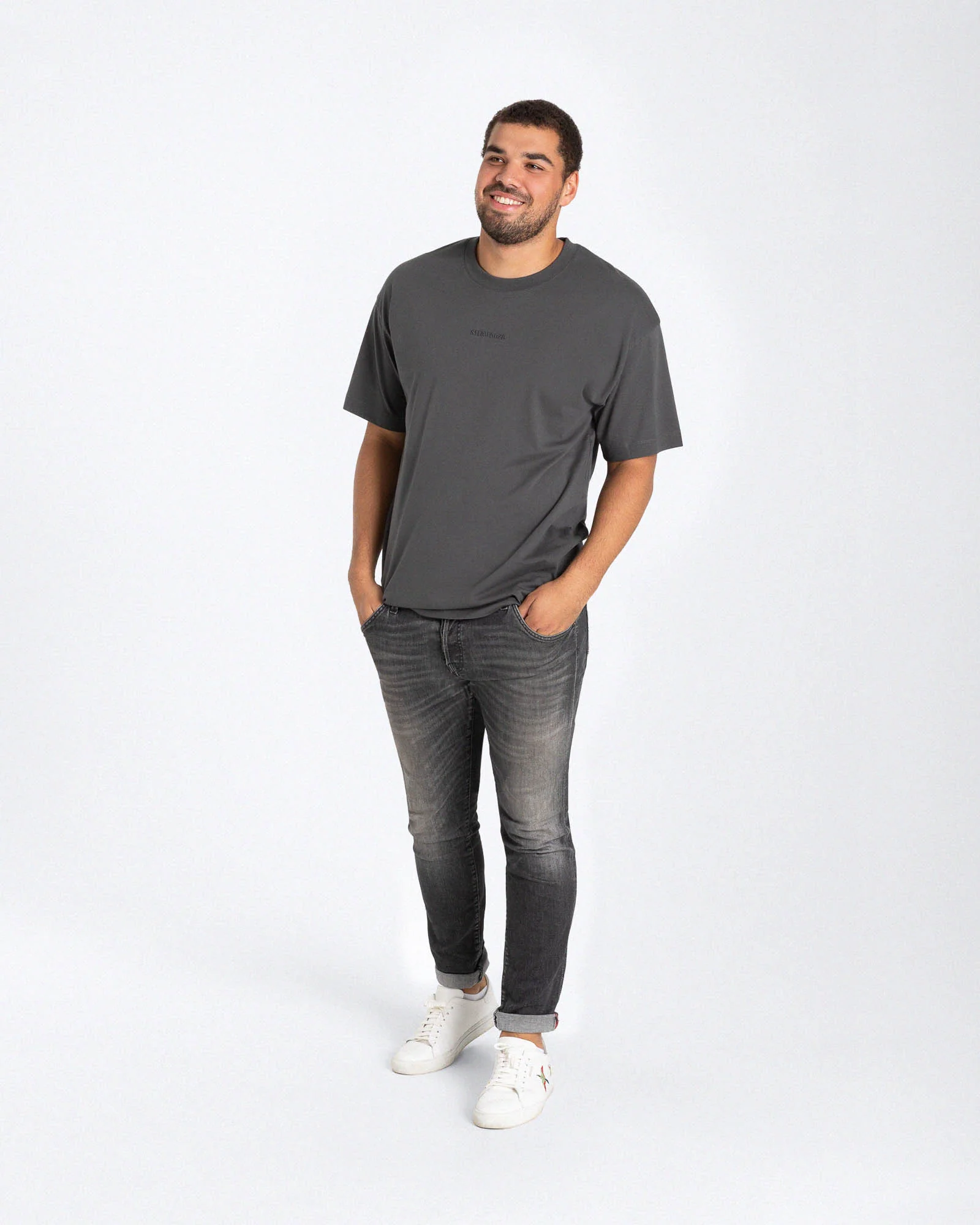 Signature T-Shirt mit Stickerei dunkelgrau - Image 3
